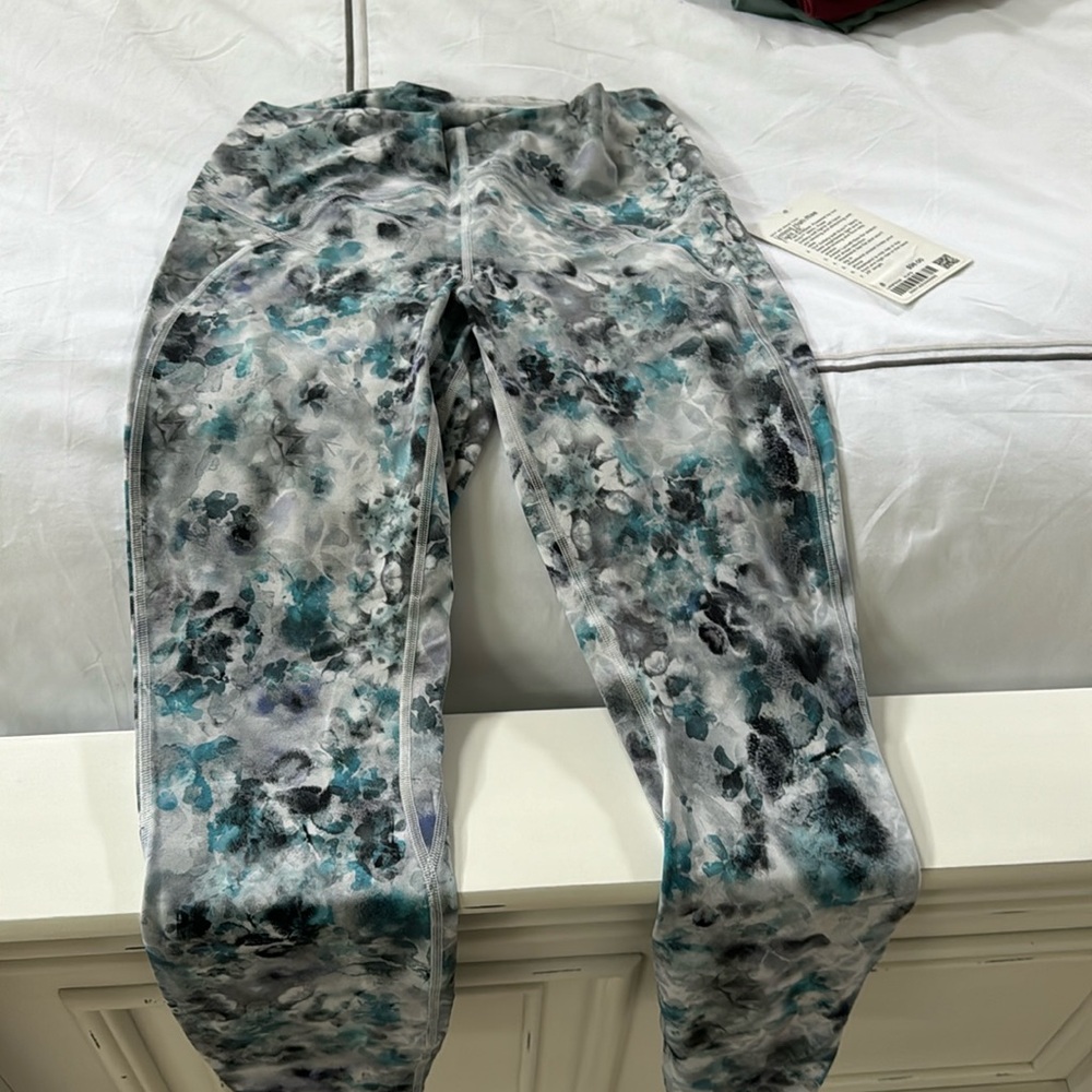 Lululemon Unlimited High-Rise Tight 25”
